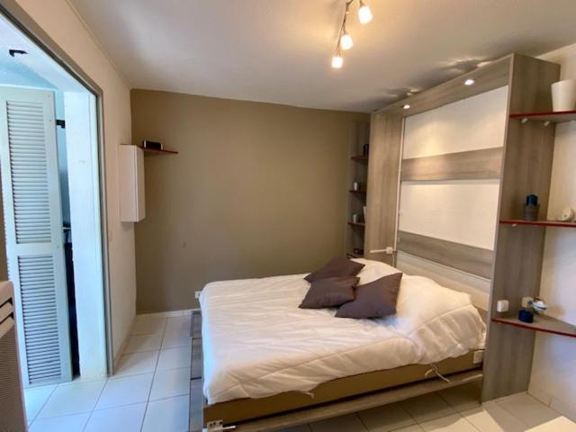 Chez Ulysse Apartment Ла Лонд-ле-Мор Екстериор снимка